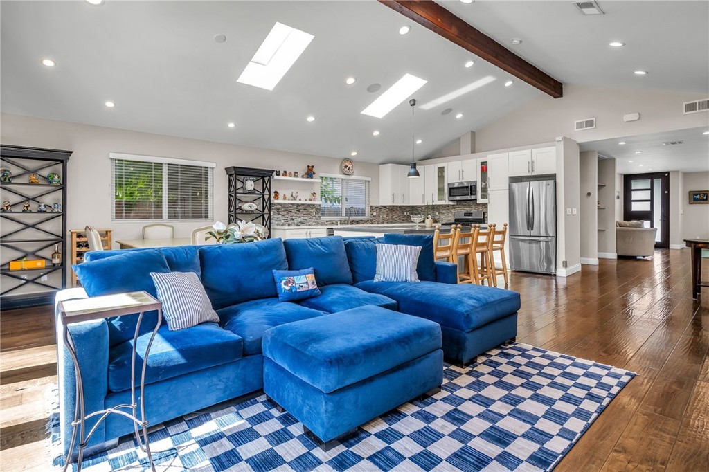 5948 Hesperia Avenue