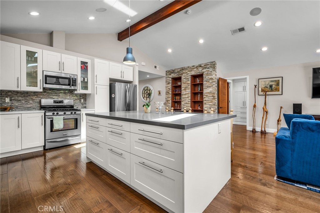 5948 Hesperia Avenue