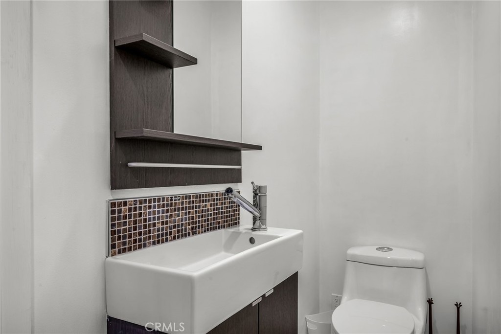 5948 Hesperia Avenue