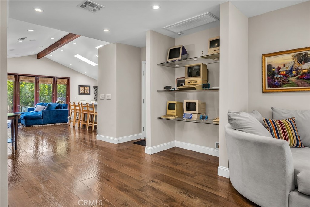 5948 Hesperia Avenue