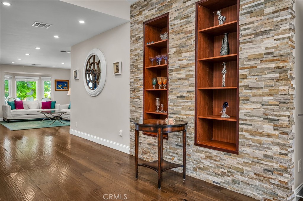 5948 Hesperia Avenue