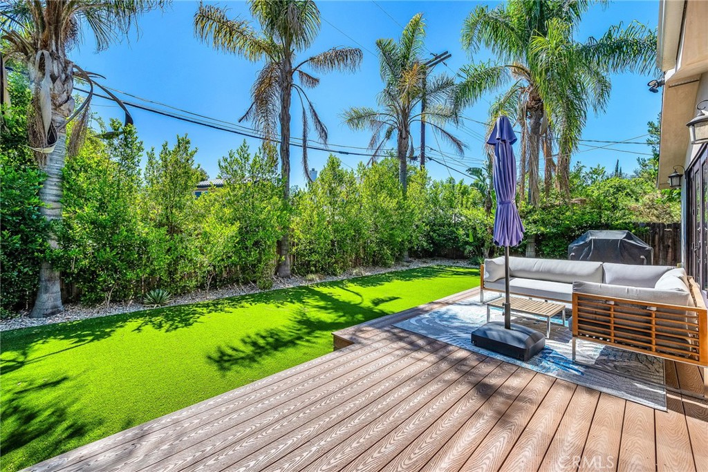 5948 Hesperia Avenue