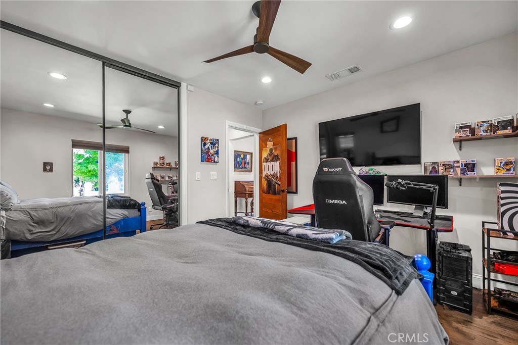 5948 Hesperia Avenue