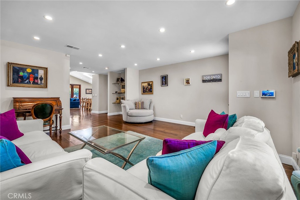 5948 Hesperia Avenue