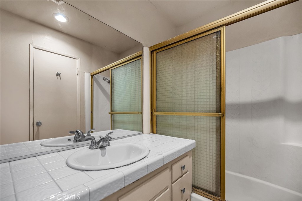 5414 Newcastle Avenue 8