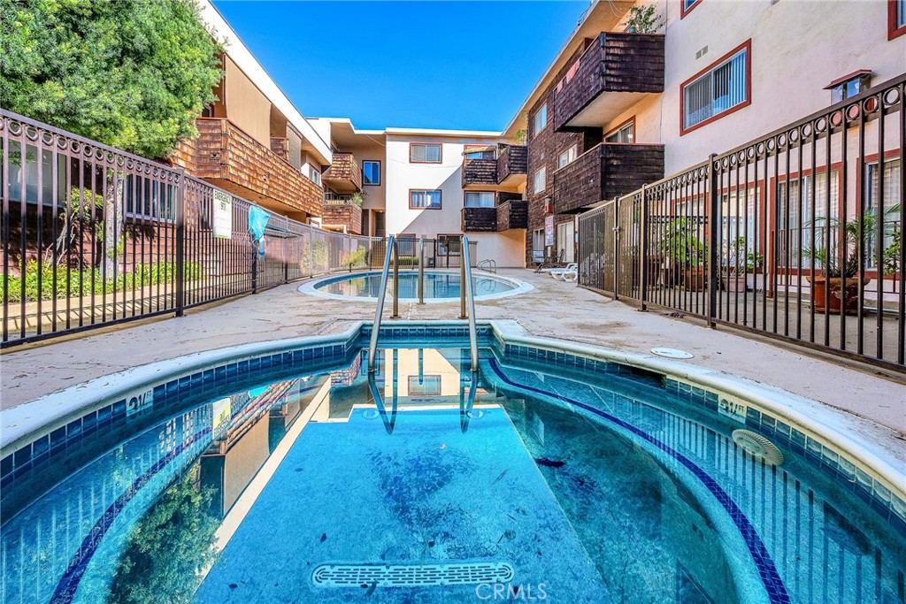 5414 Newcastle Avenue 8