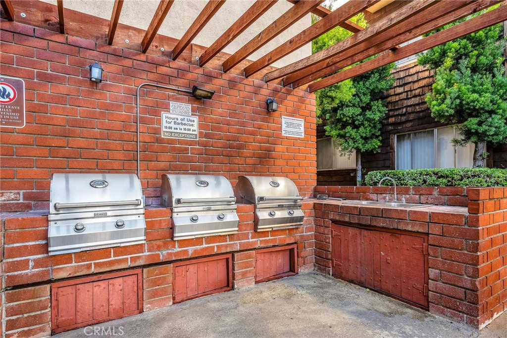 5414 Newcastle Avenue 8