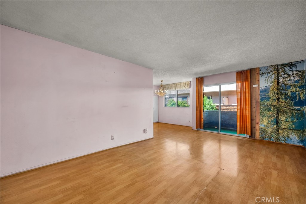 5414 Newcastle Avenue 8