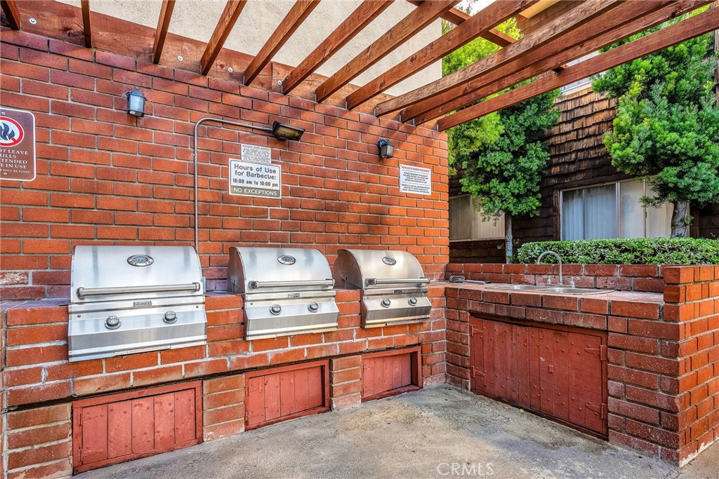 5414 Newcastle Avenue 8