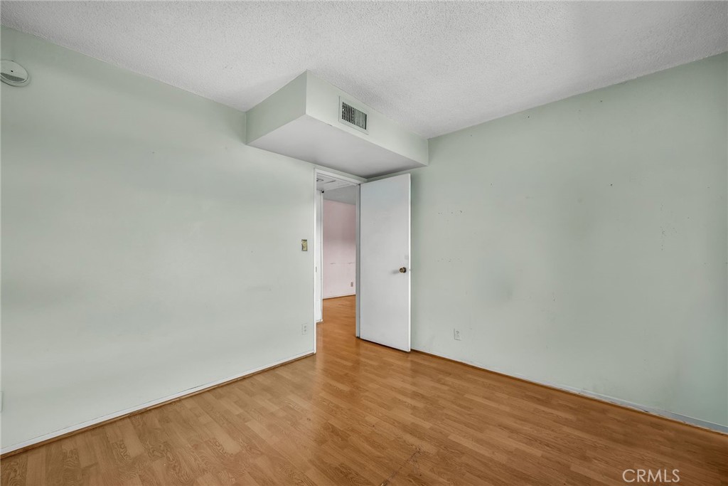 5414 Newcastle Avenue 8