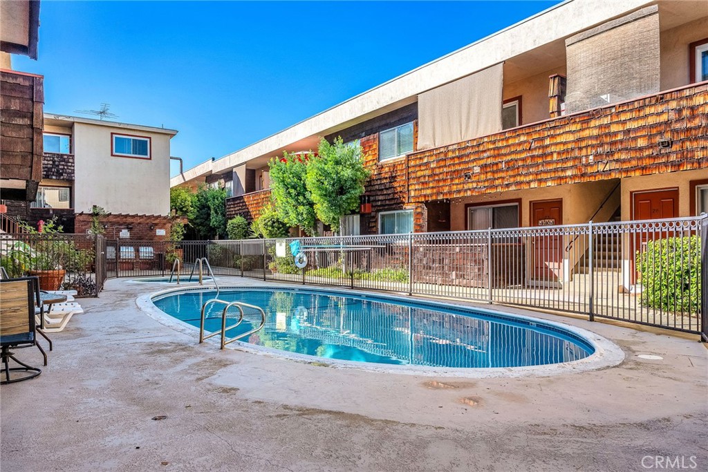 5414 Newcastle Avenue 8