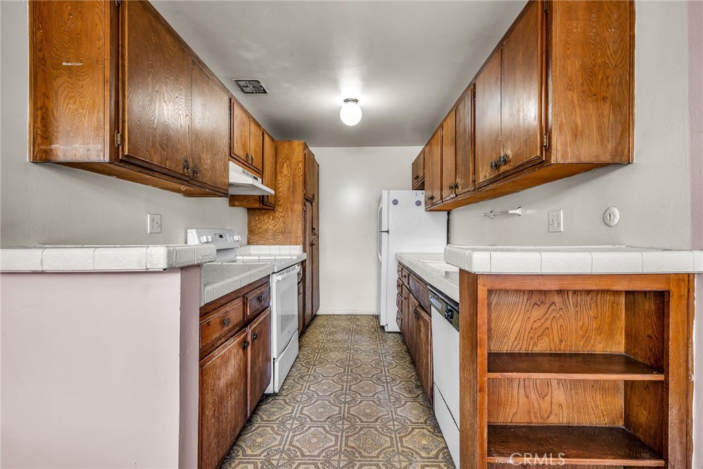 5414 Newcastle Avenue 8