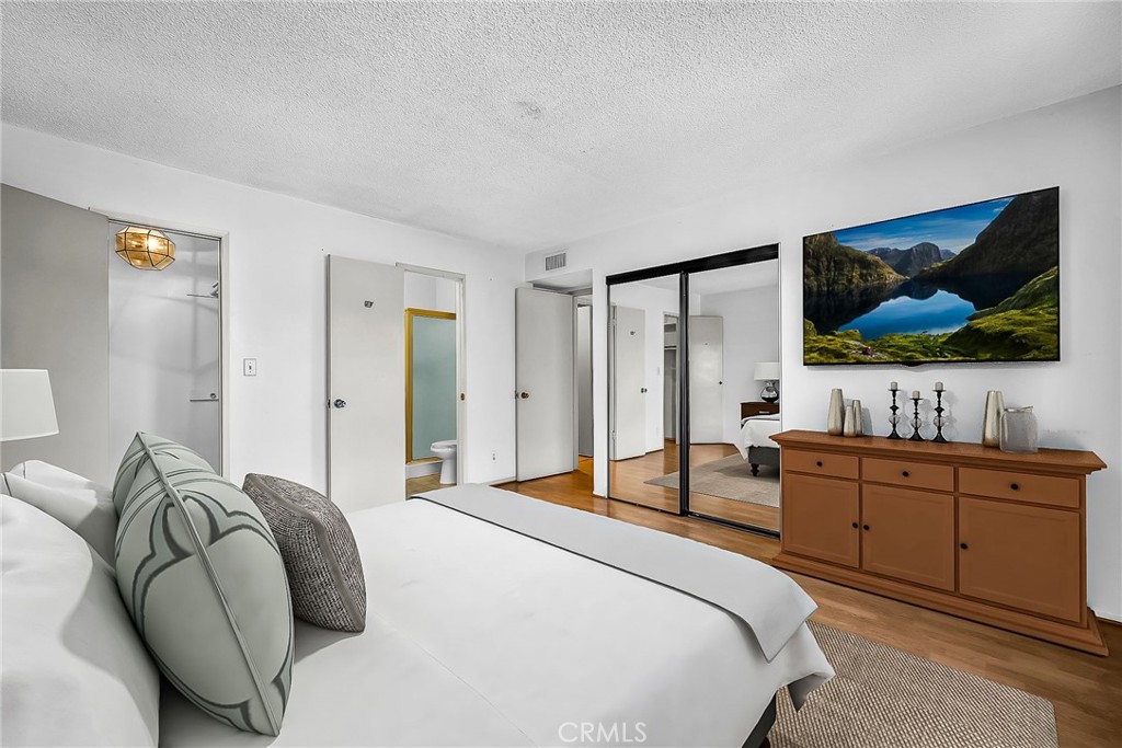 5414 Newcastle Avenue 8