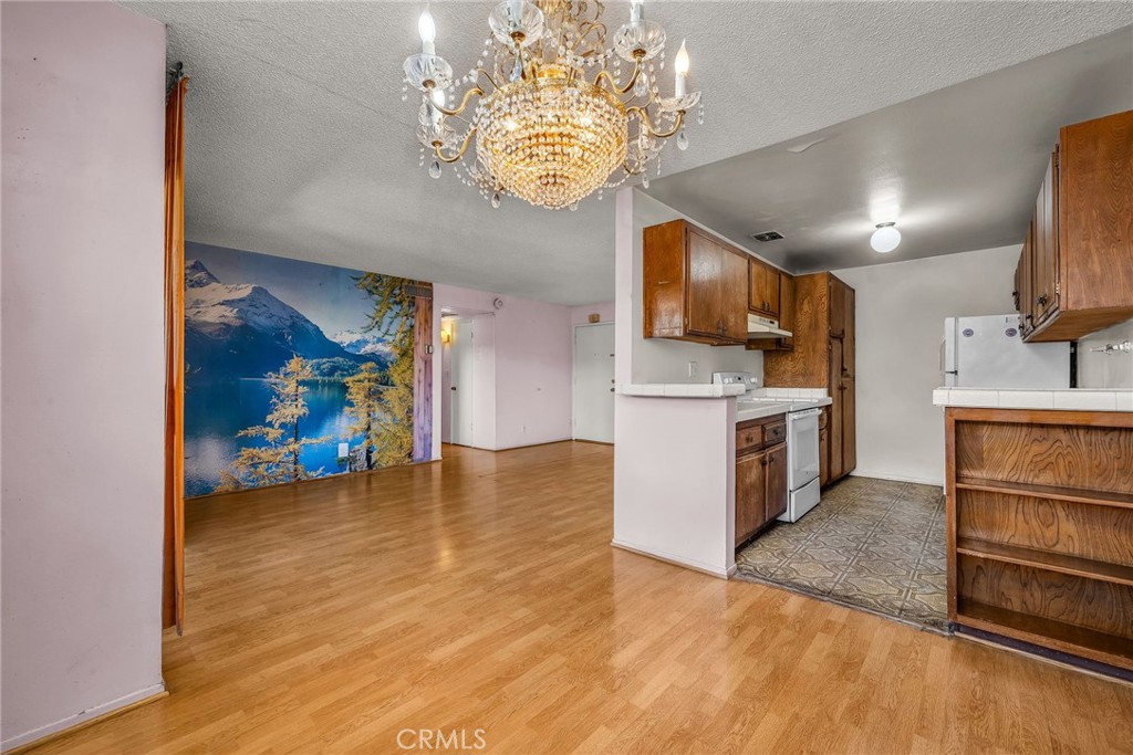 5414 Newcastle Avenue 8