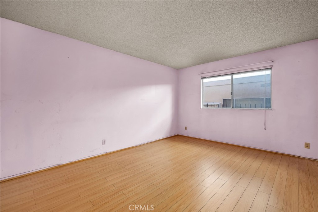 5414 Newcastle Avenue 33