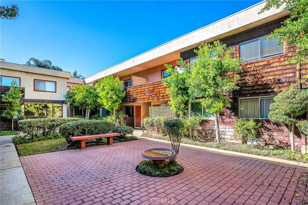 5414 Newcastle Avenue 33