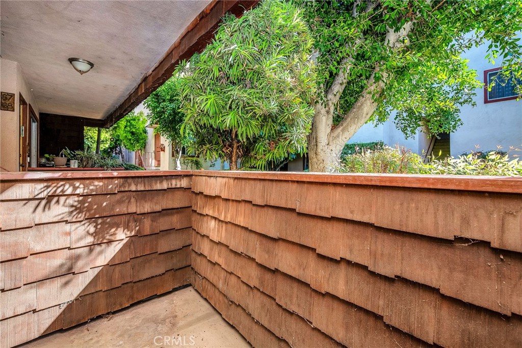 5414 Newcastle Avenue 33