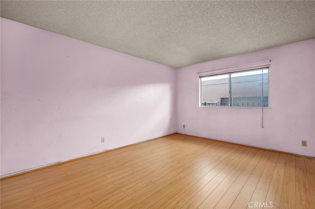 5414 Newcastle Avenue 33