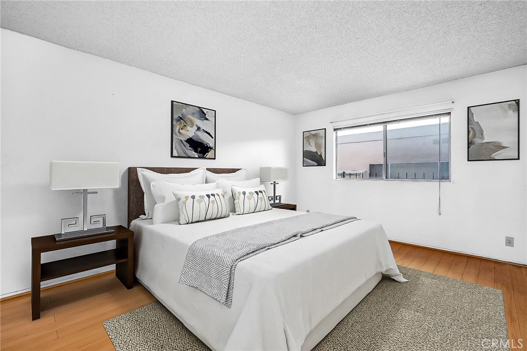 5414 Newcastle Avenue 33