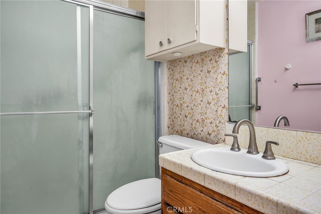 5414 Newcastle Avenue 33