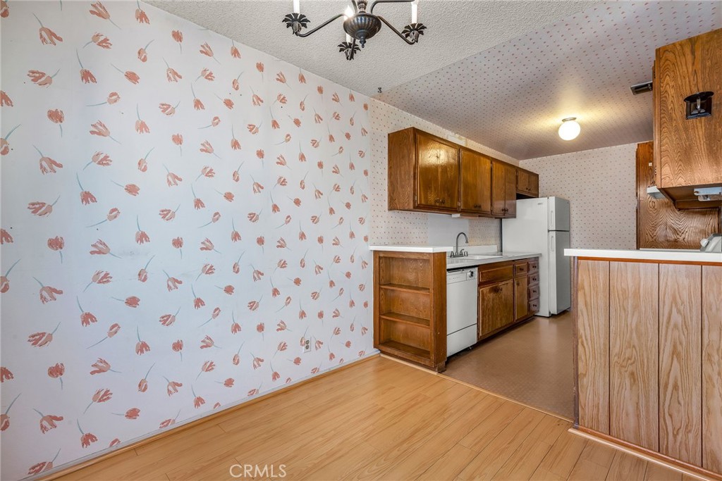 5414 Newcastle Avenue 33