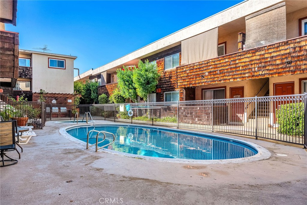 5414 Newcastle Avenue 33