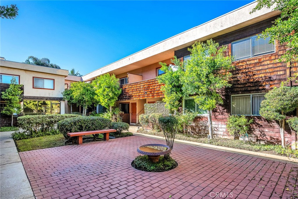 5414 Newcastle Avenue 33