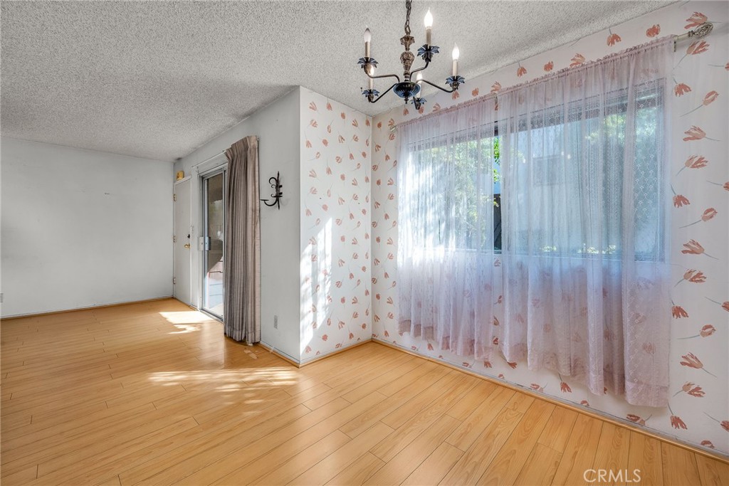 5414 Newcastle Avenue 33