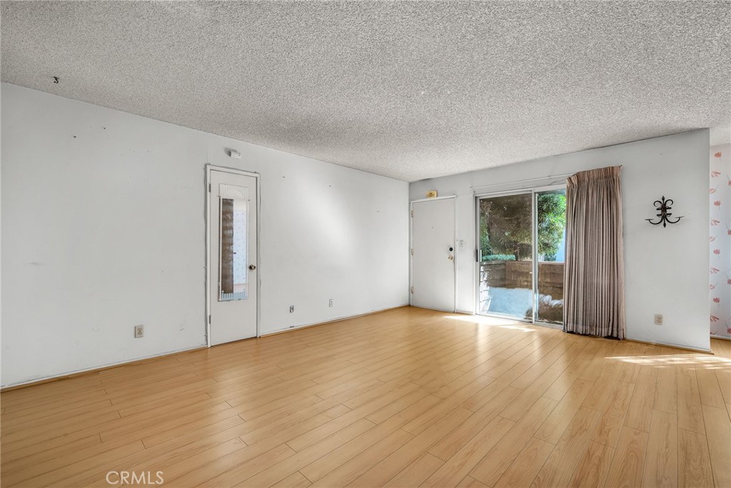 5414 Newcastle Avenue 33