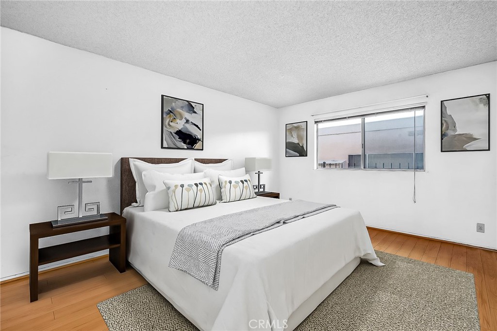 5414 Newcastle Avenue 33