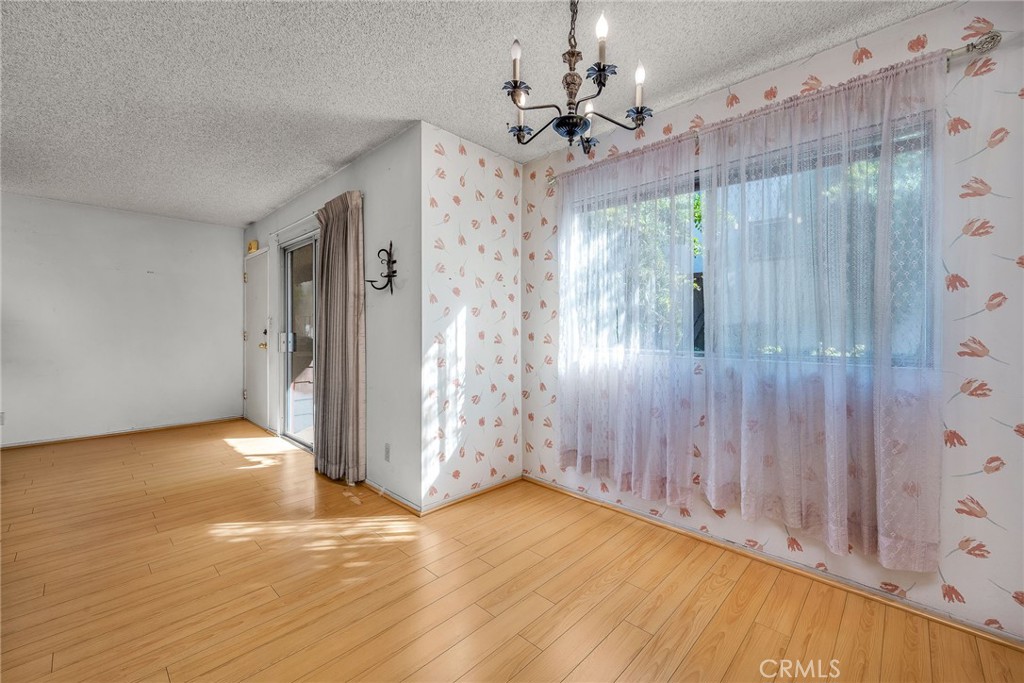 5414 Newcastle Avenue 33