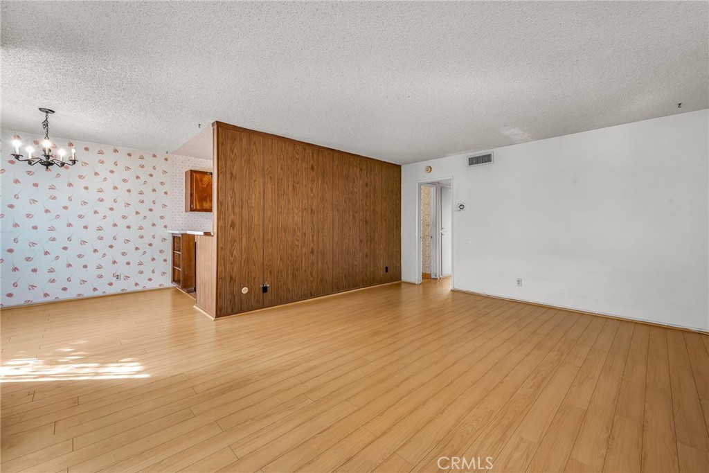 5414 Newcastle Avenue 33