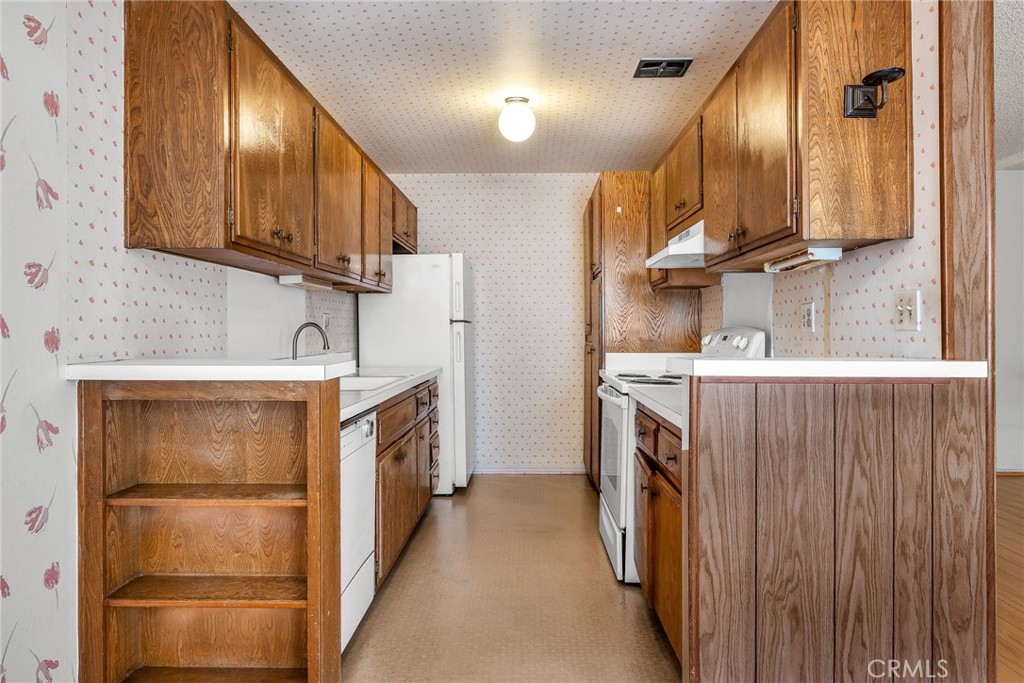 5414 Newcastle Avenue 33