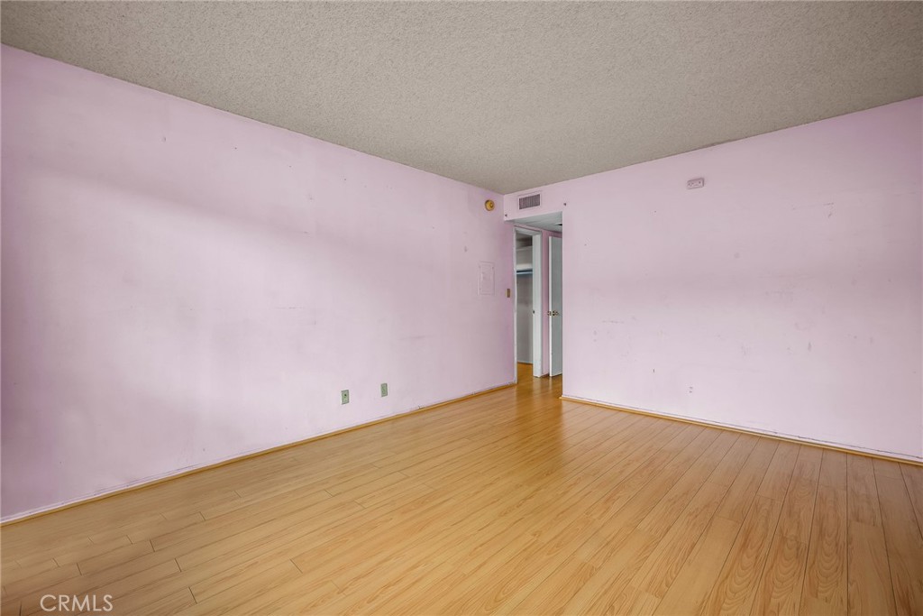 5414 Newcastle Avenue 33