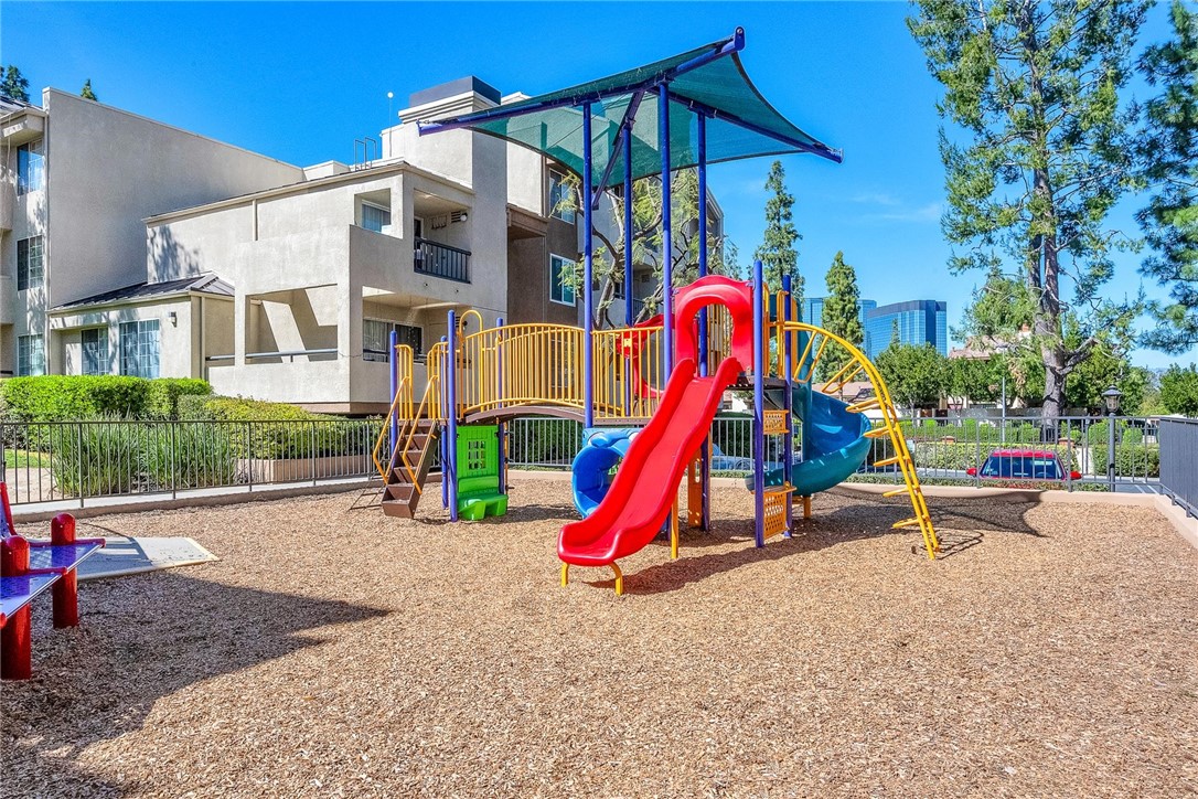 5525 Canoga Avenue 231