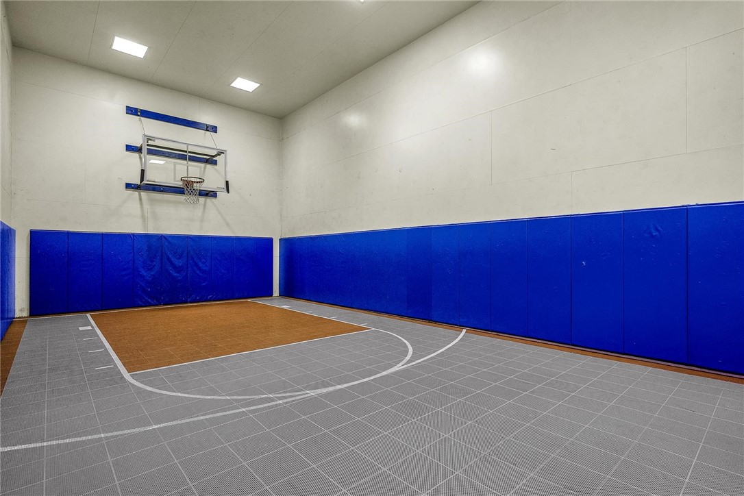 5525 Canoga Avenue 231