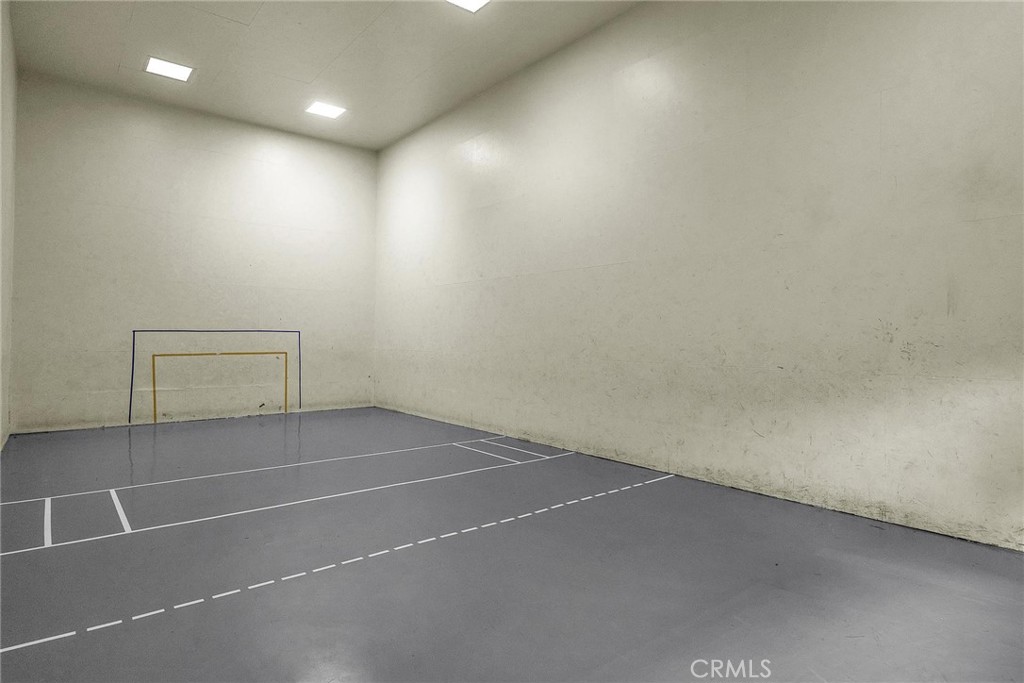 5525 Canoga Avenue 231