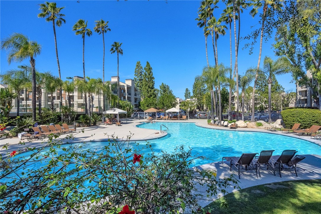 5525 Canoga Avenue 231