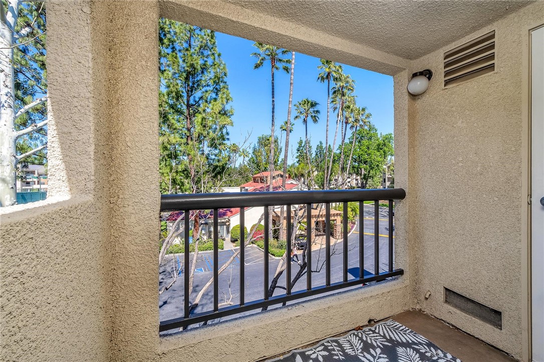 5525 Canoga Avenue 231