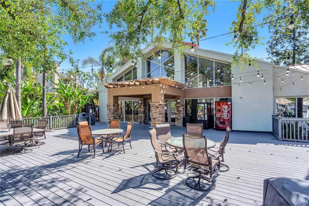 5525 Canoga Avenue 231