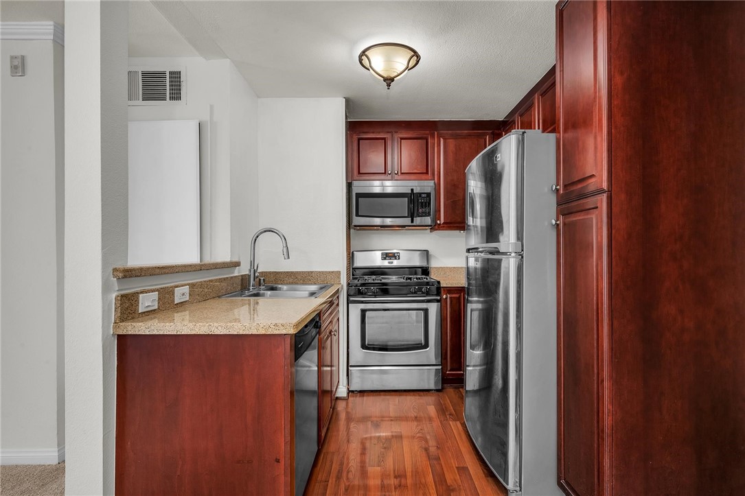 5525 Canoga Avenue 231