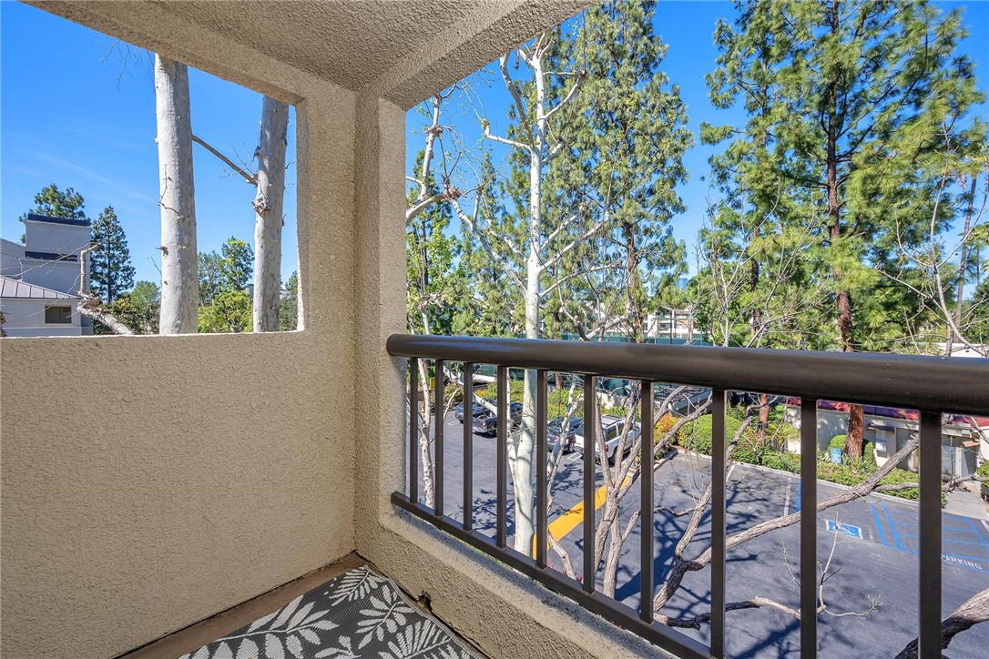 5525 Canoga Avenue 231