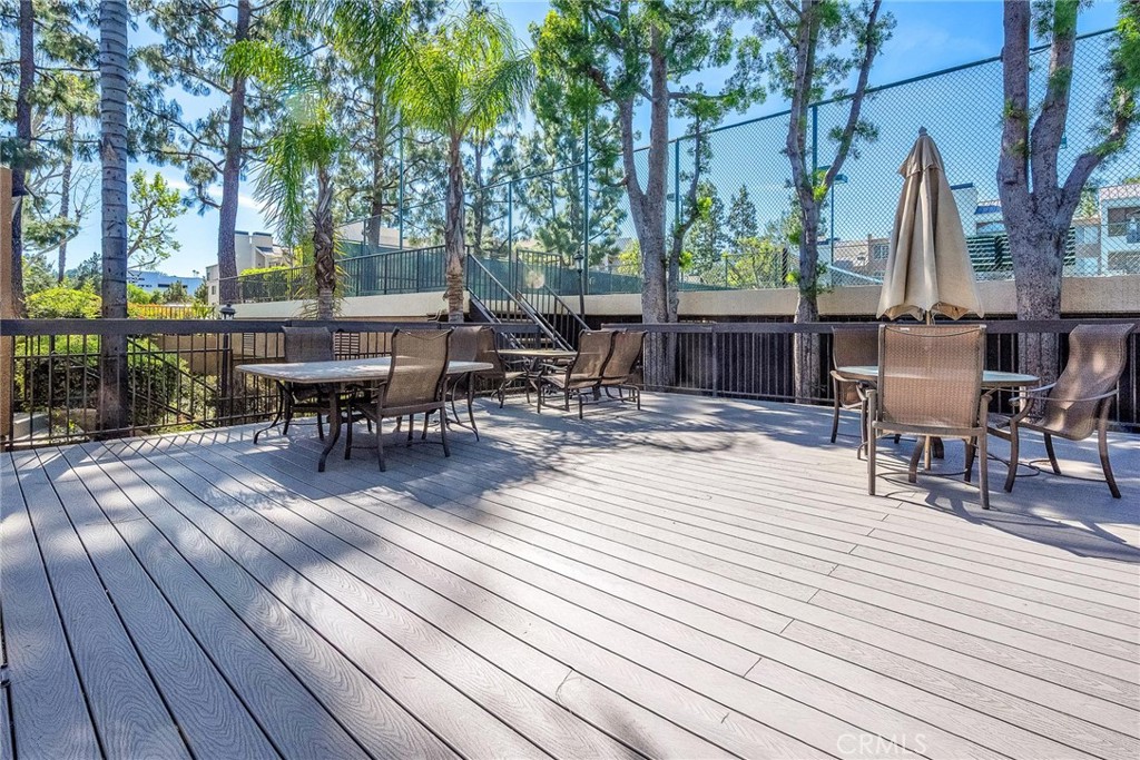 5525 Canoga Avenue 231