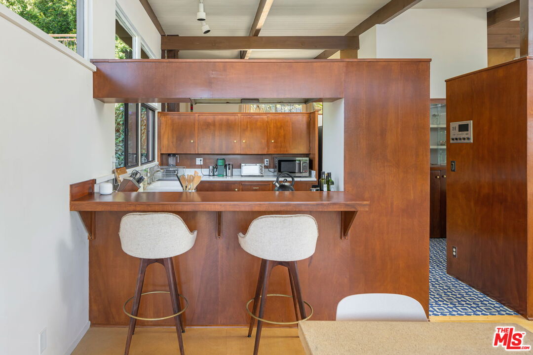 3108 Fernwood Ave