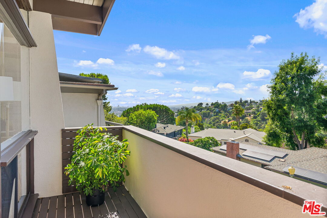3108 Fernwood Ave