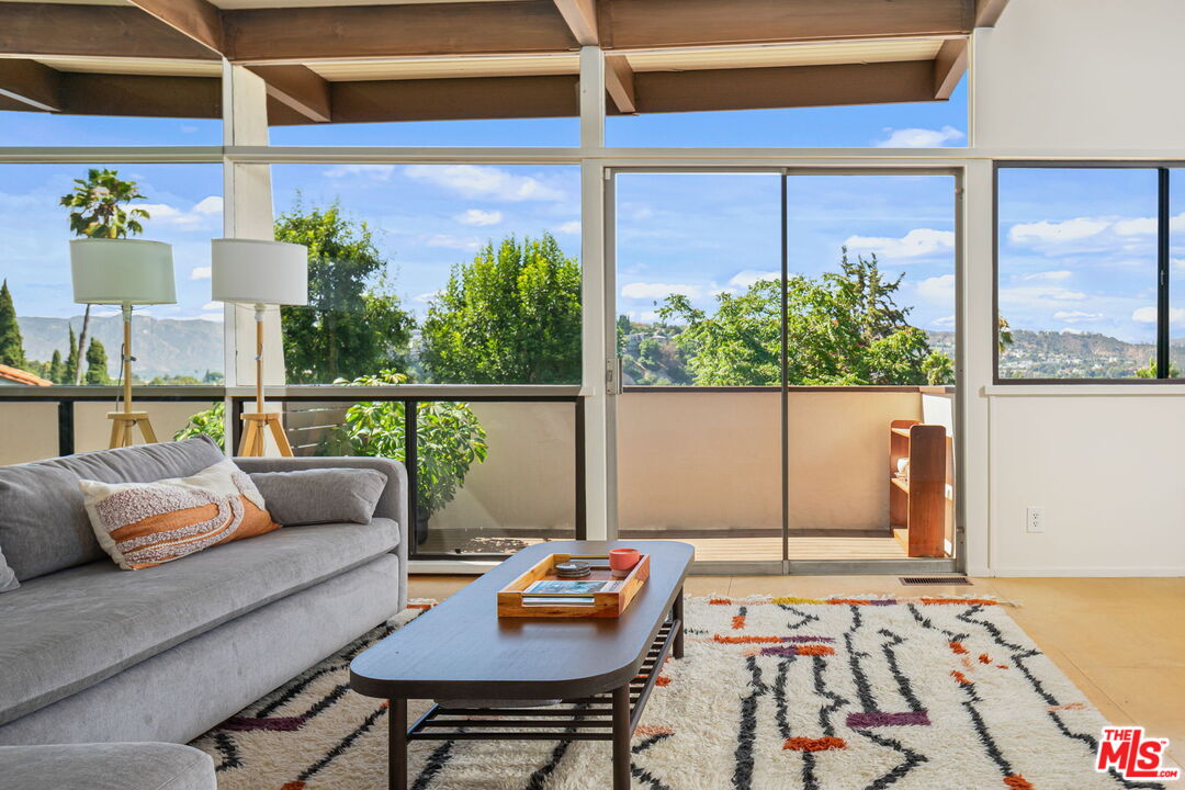 3108 Fernwood Ave