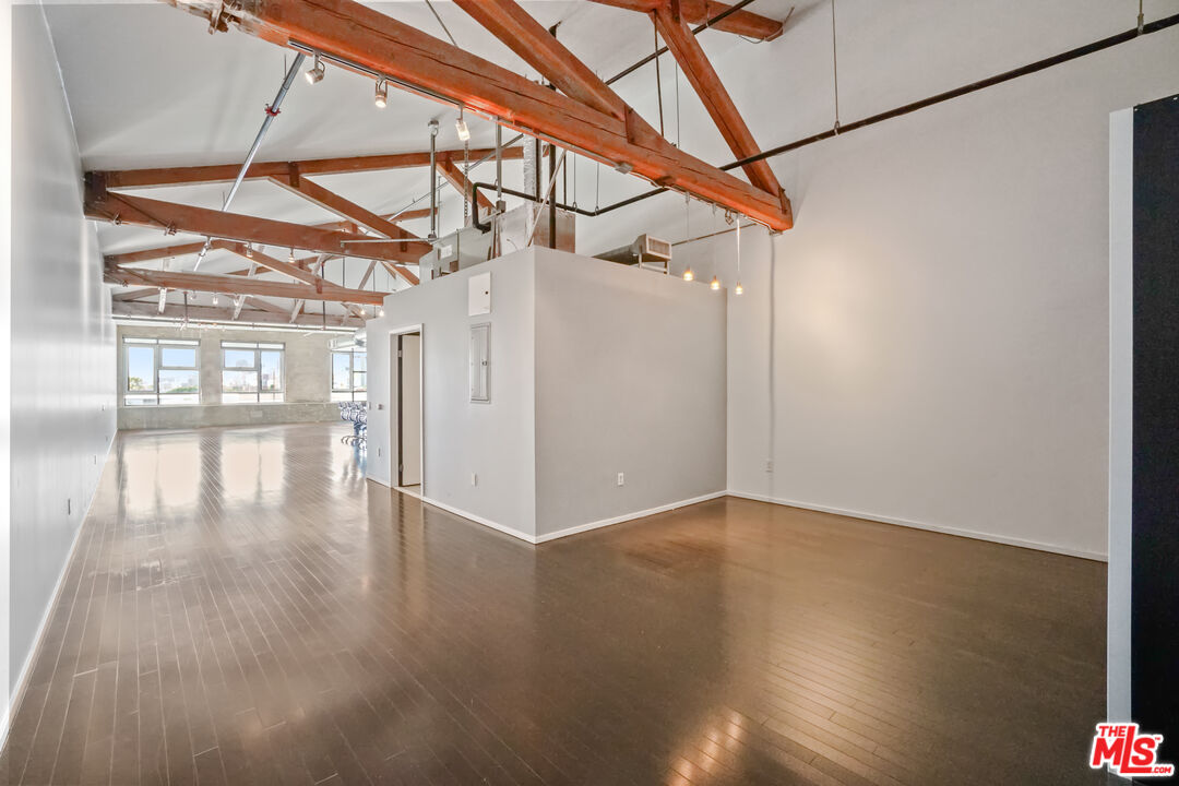 530 S HEWITT ST Unit: 535