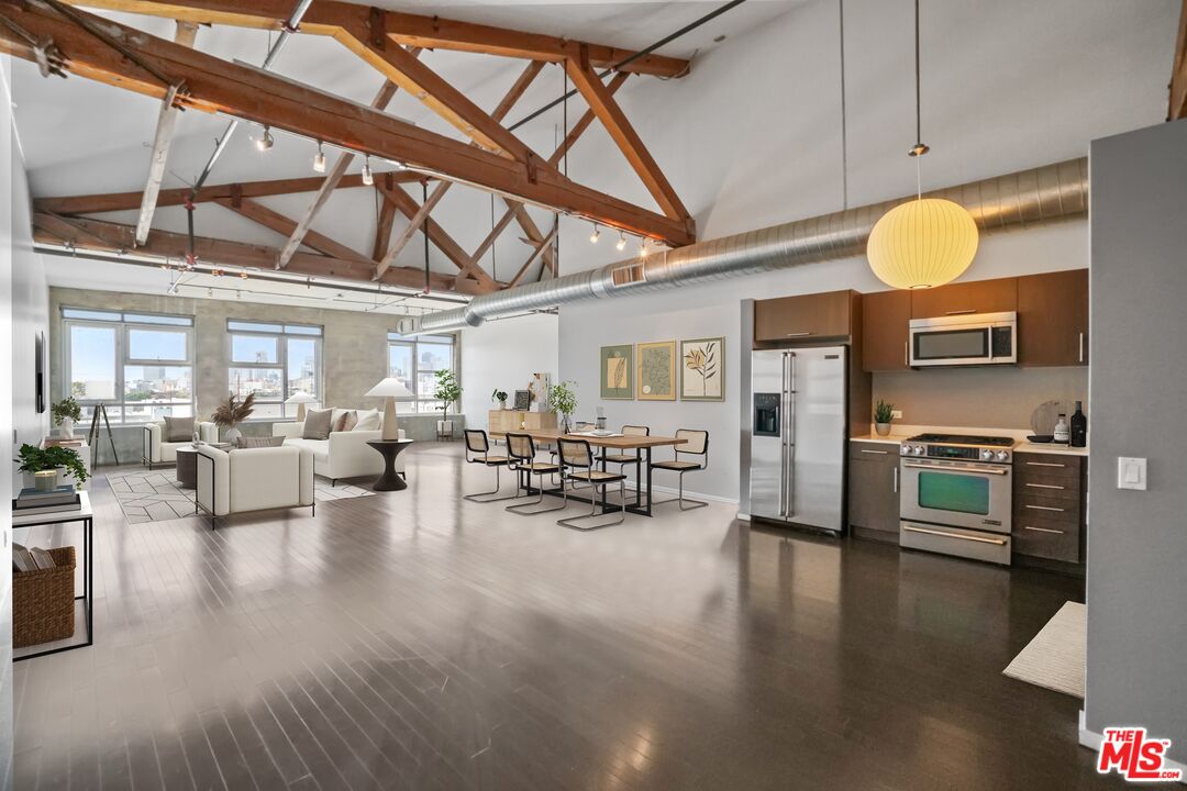 530 S HEWITT ST Unit: 535