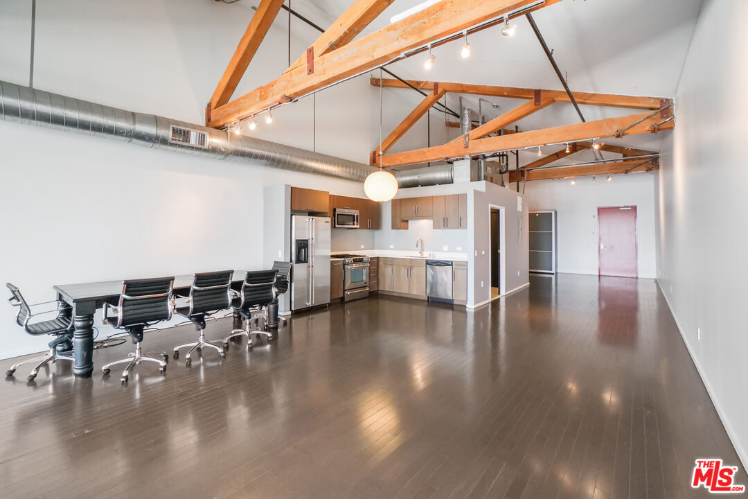 530 S HEWITT ST Unit: 535