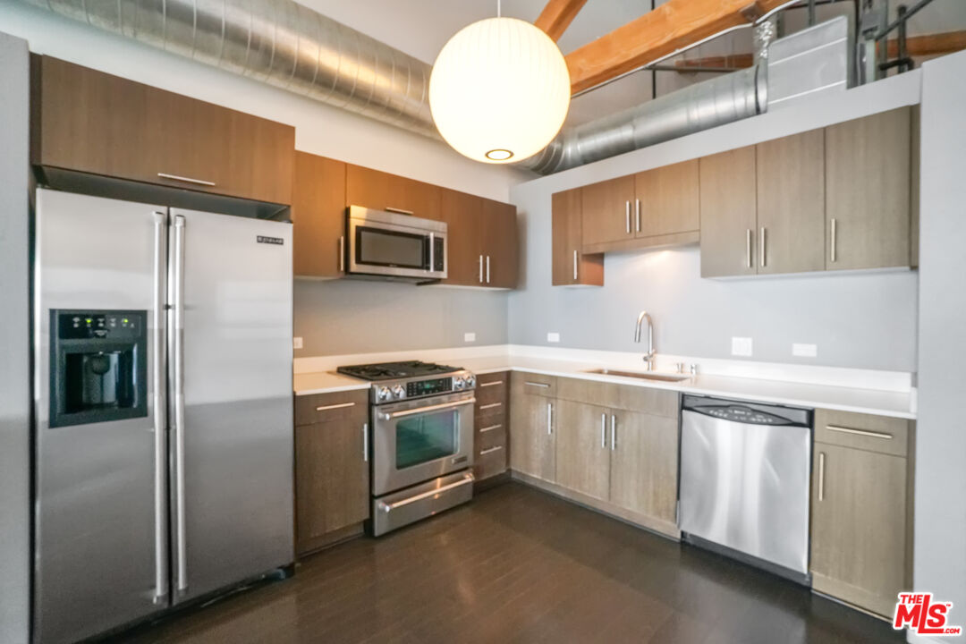 530 S HEWITT ST Unit: 535